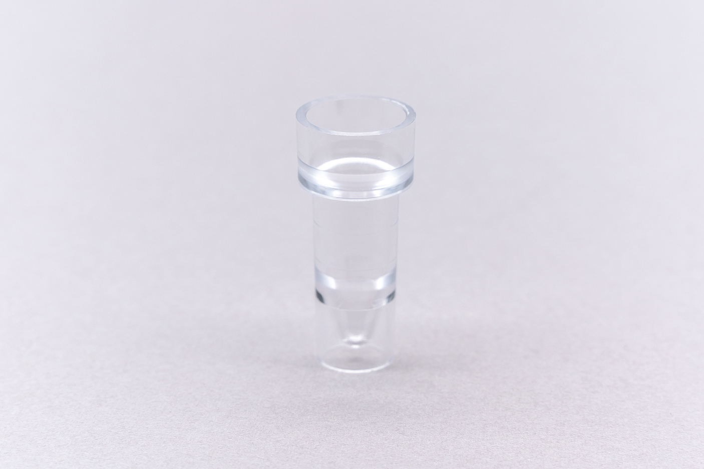 日立用サンプルカップ　スピッツタイプ　自動分析用　プラスチック　分注用　微量用　C00210